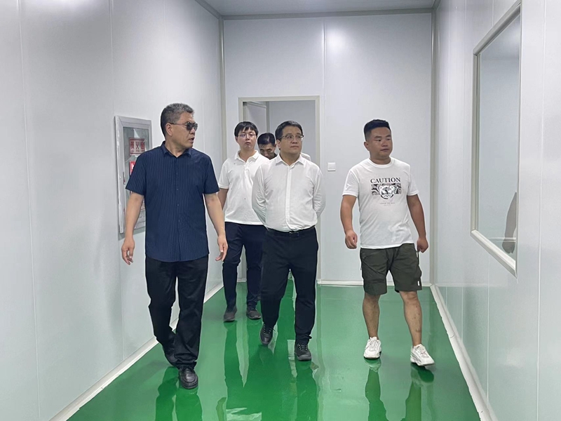 石嘴山市惠農(nóng)區(qū)委副書記、區(qū)長馬仲武 蒞臨寧夏興康恒潤農(nóng)業(yè)科技發(fā)展有限公司指導(dǎo)工作